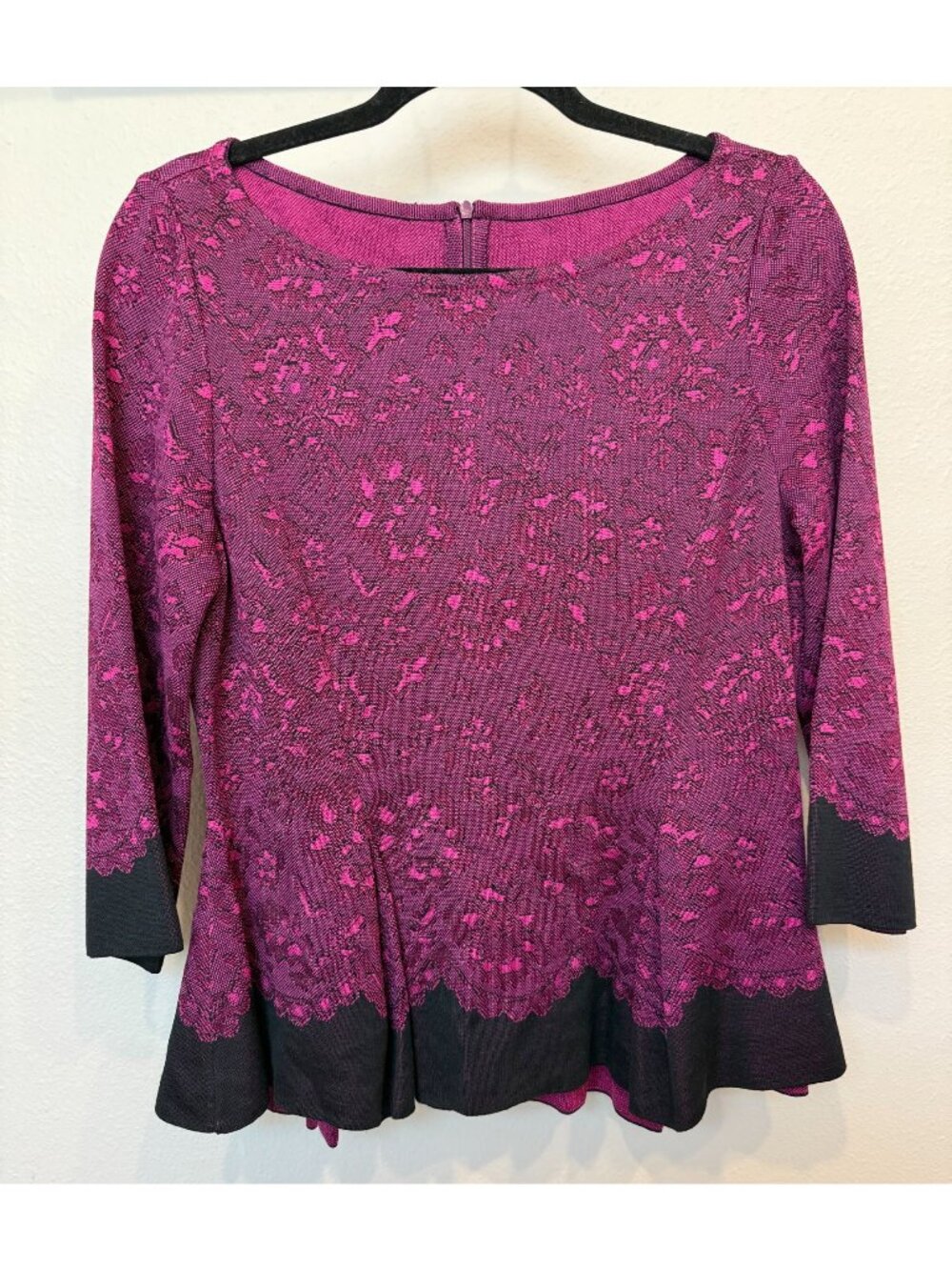 ST JOHN Women's Wool Blend Lace Pattern Magenta Peplum Blouse Size 6 Career